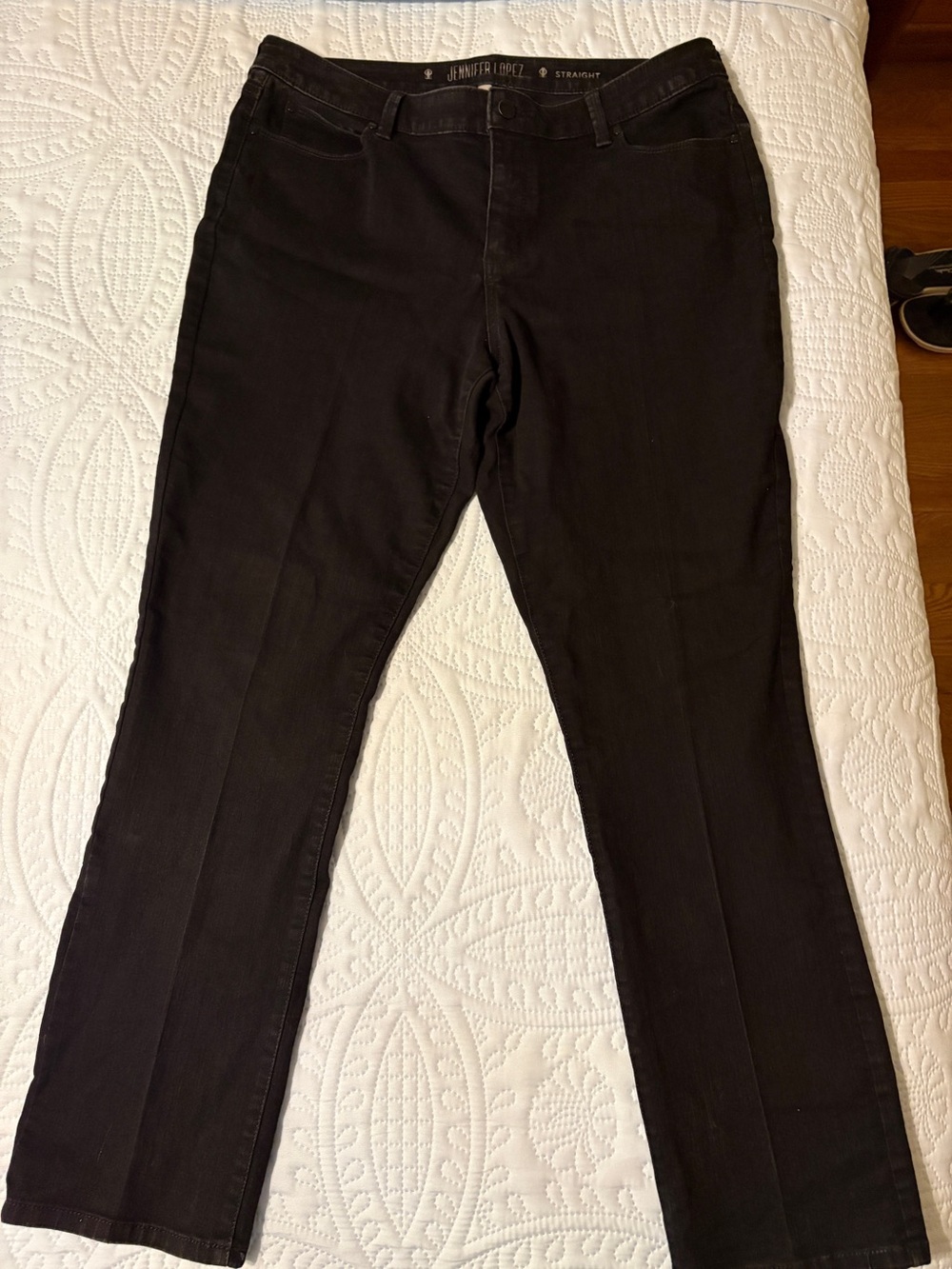 Jennifer Lopez Women’s Straight Leg Jeans — Black